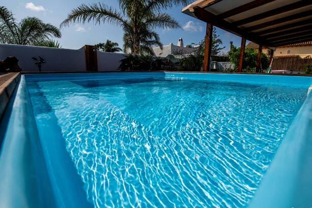 Piscina de la casa de alquiler vacacional de Diego en Conil.